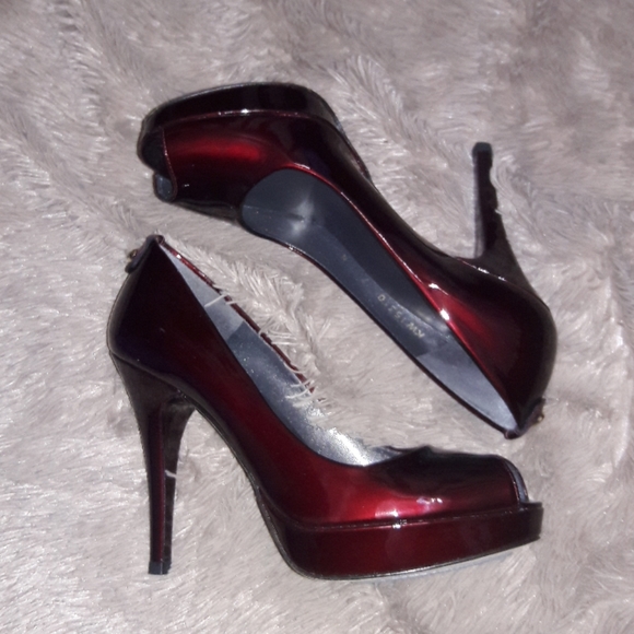 Red leather Stuart Weitzman heels - Picture 2 of 4